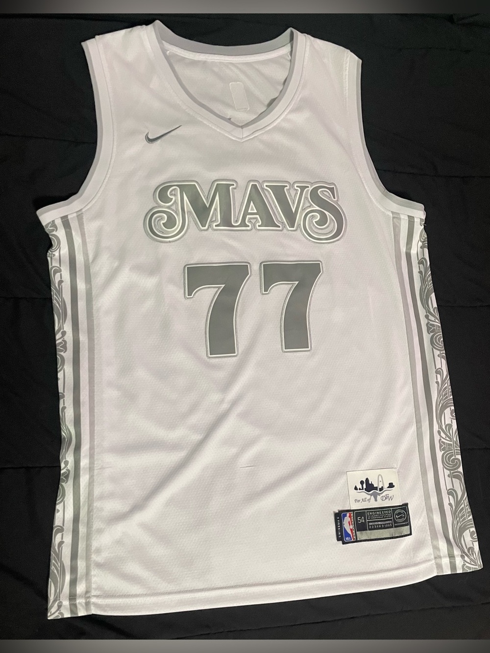 Nike Dallas Mavericks Luka Doncic #77 NBA Size 56 White/Gray City Edition Jersey